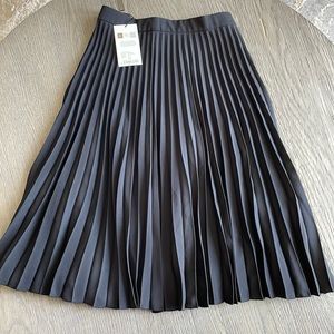 Pleated midi skirt